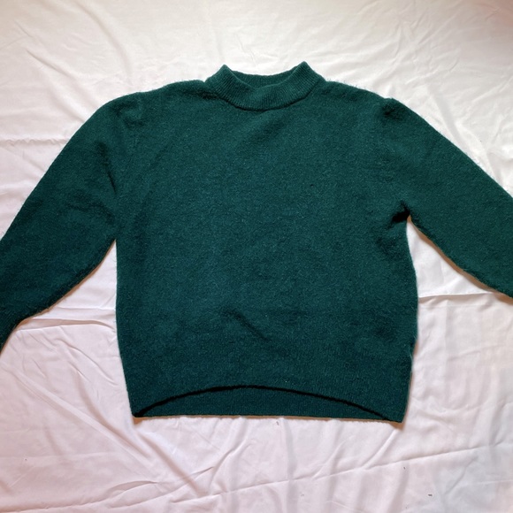Green sweater - Picture 2 of 4